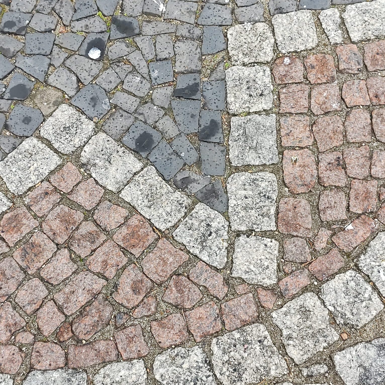 Stenos Steinmosaik für die Terrasse.